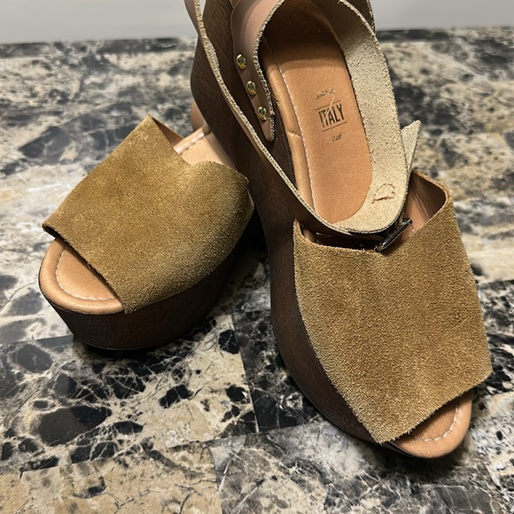 Seychelles Tan Wedges - Picture 6 of 7